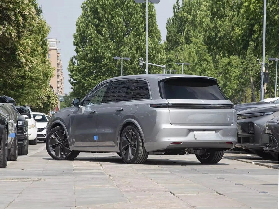2025 Li Auto L8 Ultra Extended Range Electric Vehicle Mid-Large SUV Dual Motor Long Range Fast Charge L2 ADAS Export EV