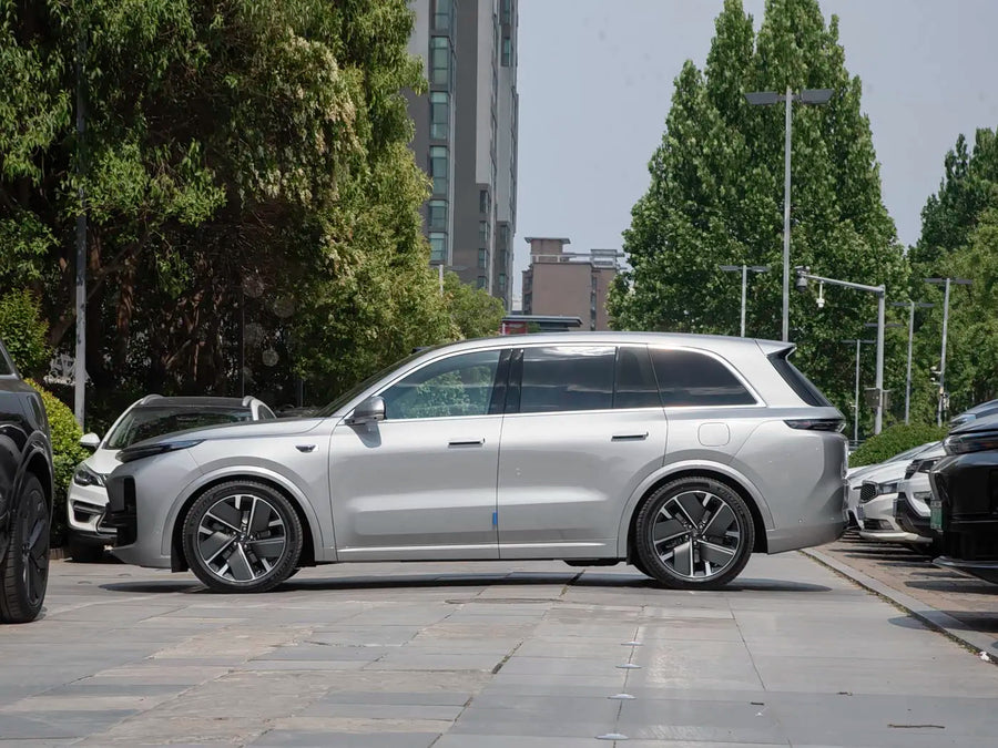 2025 Li Auto L8 Ultra Extended Range Electric Vehicle Mid-Large SUV Dual Motor Long Range Fast Charge L2 ADAS Export EV