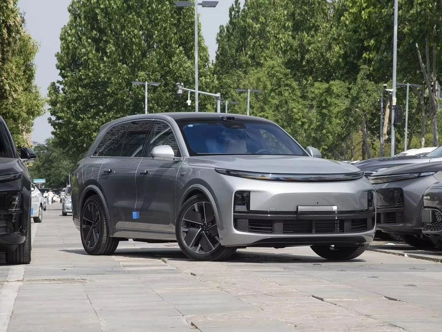 2025 Li Auto L8 Ultra Extended Range Electric Vehicle Mid-Large SUV Dual Motor Long Range Fast Charge L2 ADAS Export EV